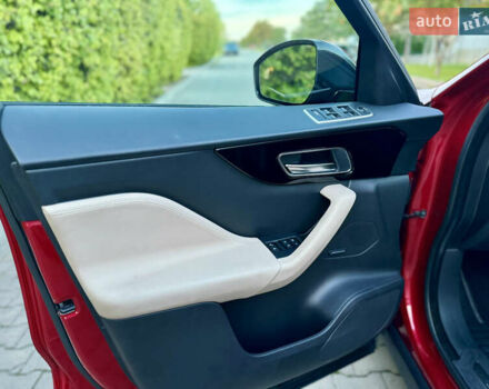 Красный Ягуар Ф-Пейс, объемом двигателя 3 л и пробегом 65 тыс. км за 20000 $, фото 36 на Automoto.ua
