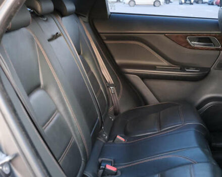 Красный Ягуар Ф-Пейс, объемом двигателя 2 л и пробегом 214 тыс. км за 22500 $, фото 27 на Automoto.ua