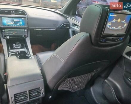 Красный Ягуар Ф-Пейс, объемом двигателя 3 л и пробегом 104 тыс. км за 26500 $, фото 21 на Automoto.ua