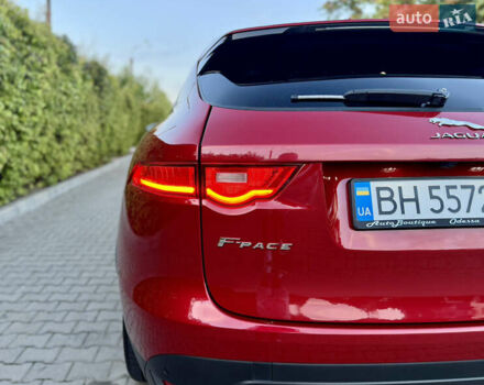 Красный Ягуар Ф-Пейс, объемом двигателя 3 л и пробегом 65 тыс. км за 20000 $, фото 5 на Automoto.ua