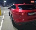 Красный Ягуар Ф-Пейс, объемом двигателя 3 л и пробегом 104 тыс. км за 26500 $, фото 5 на Automoto.ua