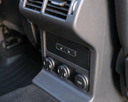 Красный Ягуар Ф-Пейс, объемом двигателя 2 л и пробегом 214 тыс. км за 22500 $, фото 28 на Automoto.ua