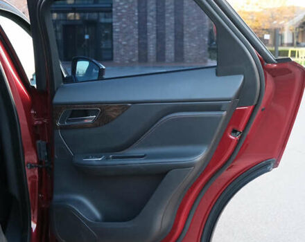 Красный Ягуар Ф-Пейс, объемом двигателя 2 л и пробегом 214 тыс. км за 22500 $, фото 25 на Automoto.ua