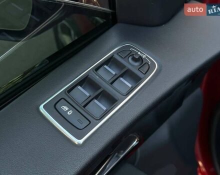 Красный Ягуар Ф-Пейс, объемом двигателя 3 л и пробегом 90 тыс. км за 19999 $, фото 24 на Automoto.ua