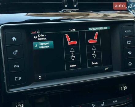 Красный Ягуар Ф-Пейс, объемом двигателя 3 л и пробегом 90 тыс. км за 19999 $, фото 34 на Automoto.ua