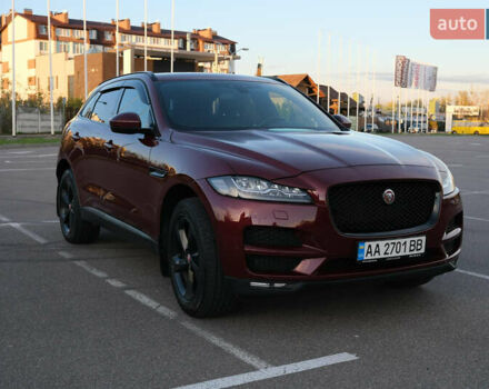 Красный Ягуар Ф-Пейс, объемом двигателя 2 л и пробегом 214 тыс. км за 22500 $, фото 2 на Automoto.ua