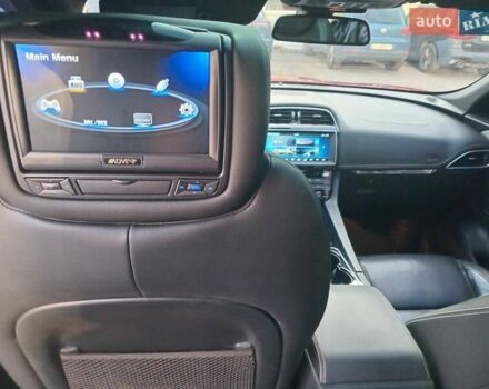 Красный Ягуар Ф-Пейс, объемом двигателя 3 л и пробегом 104 тыс. км за 26500 $, фото 20 на Automoto.ua