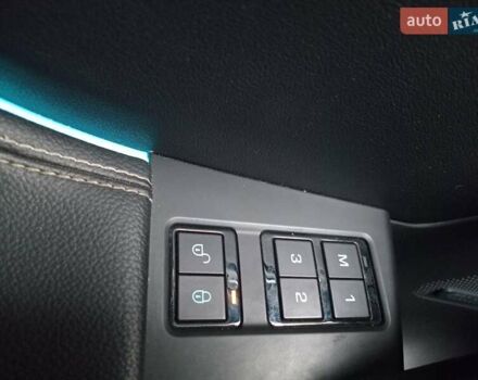 Красный Ягуар Ф-Пейс, объемом двигателя 3 л и пробегом 104 тыс. км за 26500 $, фото 15 на Automoto.ua