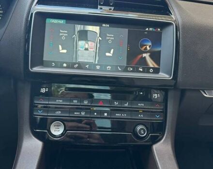 Ягуар Ф-Пейс 2016 у Києві на Automoto.ua Червоний Ягуар Ф-Пейс, об'ємом двигуна 2 л та пробігом 131 тис. км за 24500 $, фото 10 на Automoto.ua