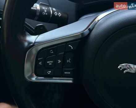 Красный Ягуар Ф-Пейс, объемом двигателя 3 л и пробегом 90 тыс. км за 19999 $, фото 29 на Automoto.ua