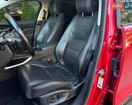 Красный Ягуар Ф-Пейс, объемом двигателя 3 л и пробегом 90 тыс. км за 19999 $, фото 23 на Automoto.ua