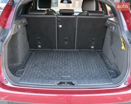 Красный Ягуар Ф-Пейс, объемом двигателя 2 л и пробегом 214 тыс. км за 22500 $, фото 46 на Automoto.ua