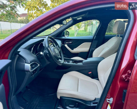 Красный Ягуар Ф-Пейс, объемом двигателя 3 л и пробегом 65 тыс. км за 20000 $, фото 29 на Automoto.ua