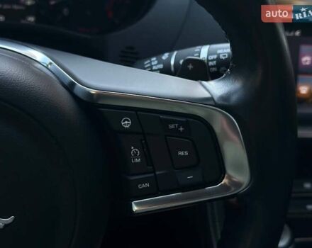 Красный Ягуар Ф-Пейс, объемом двигателя 3 л и пробегом 90 тыс. км за 19999 $, фото 30 на Automoto.ua