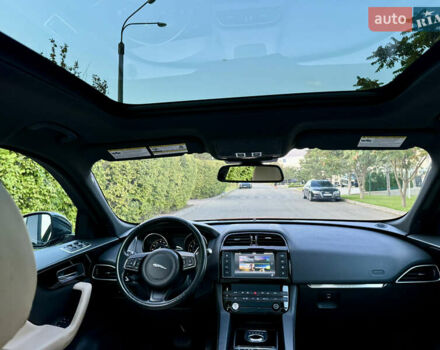 Красный Ягуар Ф-Пейс, объемом двигателя 3 л и пробегом 65 тыс. км за 20000 $, фото 26 на Automoto.ua