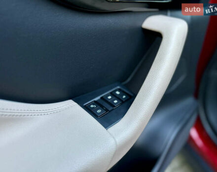 Красный Ягуар Ф-Пейс, объемом двигателя 3 л и пробегом 65 тыс. км за 20000 $, фото 34 на Automoto.ua