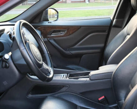 Красный Ягуар Ф-Пейс, объемом двигателя 2 л и пробегом 214 тыс. км за 22500 $, фото 35 на Automoto.ua