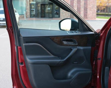 Красный Ягуар Ф-Пейс, объемом двигателя 2 л и пробегом 214 тыс. км за 22500 $, фото 33 на Automoto.ua