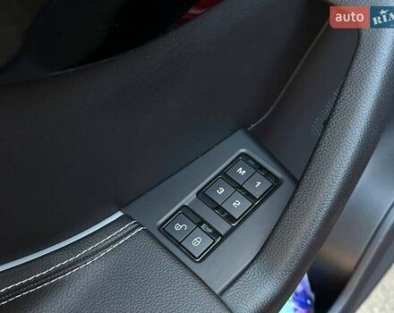 Красный Ягуар Ф-Пейс, объемом двигателя 3 л и пробегом 90 тыс. км за 19999 $, фото 26 на Automoto.ua