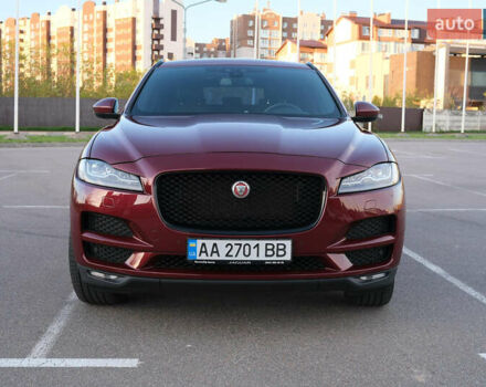 Красный Ягуар Ф-Пейс, объемом двигателя 2 л и пробегом 214 тыс. км за 22500 $, фото 4 на Automoto.ua