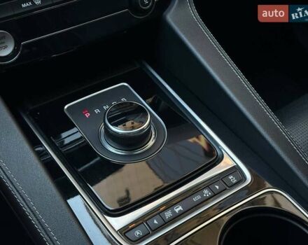 Красный Ягуар Ф-Пейс, объемом двигателя 3 л и пробегом 90 тыс. км за 19999 $, фото 37 на Automoto.ua