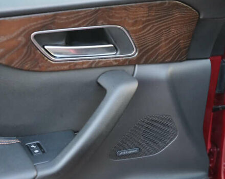 Красный Ягуар Ф-Пейс, объемом двигателя 2 л и пробегом 214 тыс. км за 22500 $, фото 34 на Automoto.ua