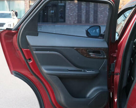 Красный Ягуар Ф-Пейс, объемом двигателя 2 л и пробегом 214 тыс. км за 22500 $, фото 29 на Automoto.ua