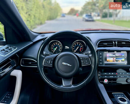 Красный Ягуар Ф-Пейс, объемом двигателя 3 л и пробегом 65 тыс. км за 20000 $, фото 31 на Automoto.ua