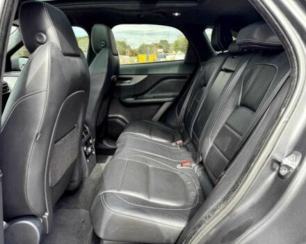 Красный Ягуар Ф-Пейс, объемом двигателя 3 л и пробегом 58 тыс. км за 6000 $, фото 9 на Automoto.ua