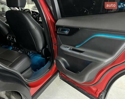 Красный Ягуар Ф-Пейс, объемом двигателя 2 л и пробегом 144 тыс. км за 19500 $, фото 11 на Automoto.ua