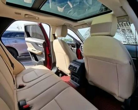 Красный Ягуар Ф-Пейс, объемом двигателя 3 л и пробегом 86 тыс. км за 24000 $, фото 5 на Automoto.ua