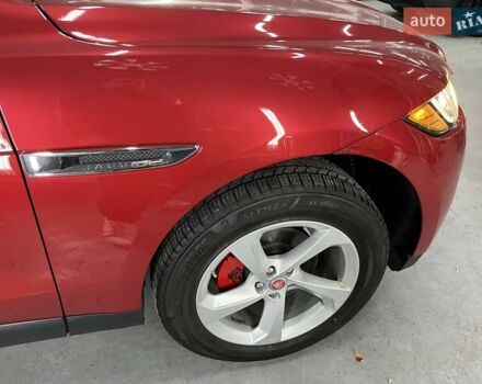 Красный Ягуар Ф-Пейс, объемом двигателя 2 л и пробегом 144 тыс. км за 19500 $, фото 14 на Automoto.ua