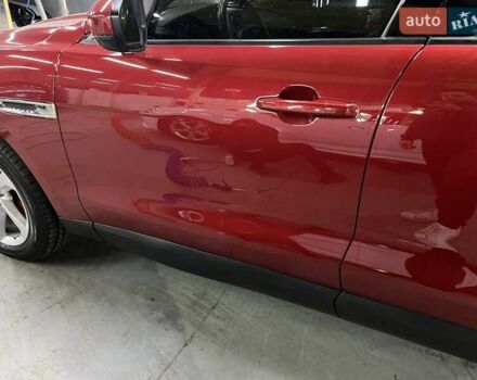 Красный Ягуар Ф-Пейс, объемом двигателя 2 л и пробегом 144 тыс. км за 19500 $, фото 3 на Automoto.ua