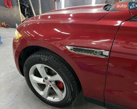 Красный Ягуар Ф-Пейс, объемом двигателя 2 л и пробегом 144 тыс. км за 19500 $, фото 12 на Automoto.ua