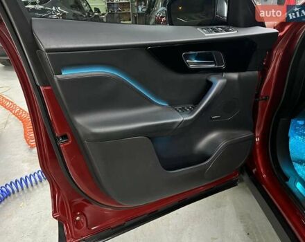 Красный Ягуар Ф-Пейс, объемом двигателя 2 л и пробегом 144 тыс. км за 19500 $, фото 7 на Automoto.ua