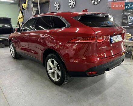 Красный Ягуар Ф-Пейс, объемом двигателя 2 л и пробегом 144 тыс. км за 19500 $, фото 2 на Automoto.ua