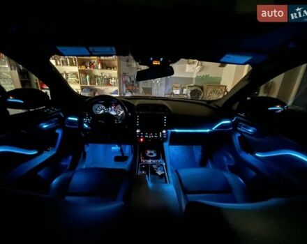 Красный Ягуар Ф-Пейс, объемом двигателя 2 л и пробегом 144 тыс. км за 19500 $, фото 17 на Automoto.ua