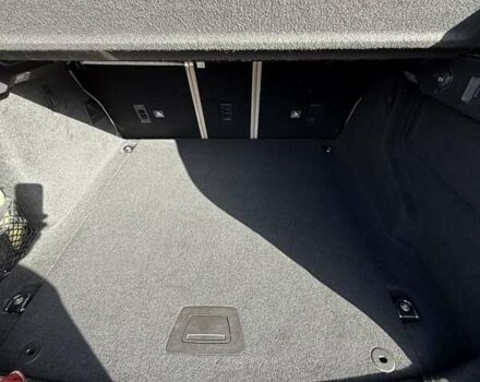 Красный Ягуар Ф-Пейс, объемом двигателя 2 л и пробегом 70 тыс. км за 24500 $, фото 25 на Automoto.ua