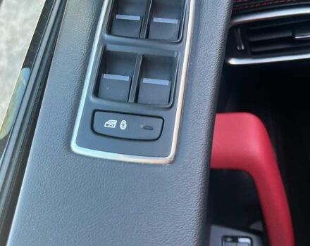 Красный Ягуар Ф-Пейс, объемом двигателя 3 л и пробегом 42 тыс. км за 30999 $, фото 19 на Automoto.ua