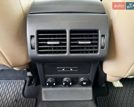 Красный Ягуар Ф-Пейс, объемом двигателя 2 л и пробегом 37 тыс. км за 23440 $, фото 28 на Automoto.ua