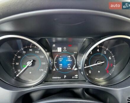 Красный Ягуар Ф-Пейс, объемом двигателя 2 л и пробегом 37 тыс. км за 23440 $, фото 16 на Automoto.ua