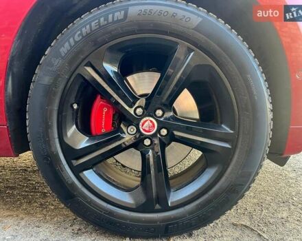 Красный Ягуар Ф-Пейс, объемом двигателя 3 л и пробегом 42 тыс. км за 30999 $, фото 8 на Automoto.ua