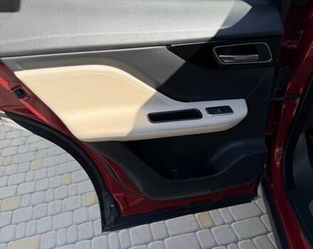 Красный Ягуар Ф-Пейс, объемом двигателя 2 л и пробегом 70 тыс. км за 24500 $, фото 17 на Automoto.ua