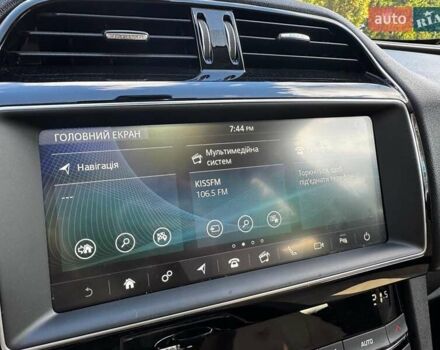 Красный Ягуар Ф-Пейс, объемом двигателя 2 л и пробегом 37 тыс. км за 23440 $, фото 20 на Automoto.ua