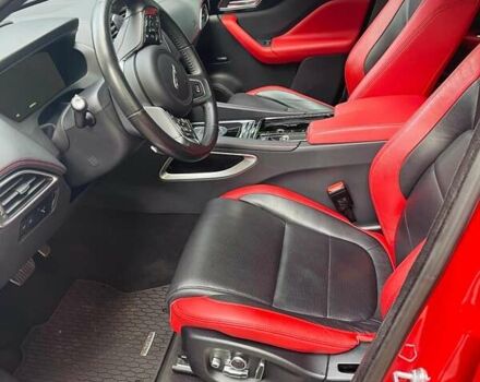 Красный Ягуар Ф-Пейс, объемом двигателя 3 л и пробегом 42 тыс. км за 30999 $, фото 20 на Automoto.ua