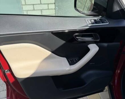 Красный Ягуар Ф-Пейс, объемом двигателя 2 л и пробегом 70 тыс. км за 24500 $, фото 12 на Automoto.ua