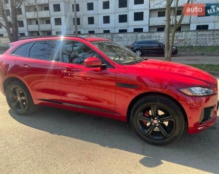 Красный Ягуар Ф-Пейс, объемом двигателя 3 л и пробегом 42 тыс. км за 30999 $, фото 3 на Automoto.ua