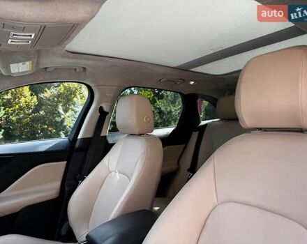 Красный Ягуар Ф-Пейс, объемом двигателя 2 л и пробегом 37 тыс. км за 23440 $, фото 25 на Automoto.ua