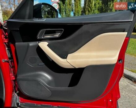 Красный Ягуар Ф-Пейс, объемом двигателя 2 л и пробегом 37 тыс. км за 23440 $, фото 34 на Automoto.ua