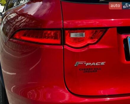 Красный Ягуар Ф-Пейс, объемом двигателя 2 л и пробегом 37 тыс. км за 23440 $, фото 8 на Automoto.ua